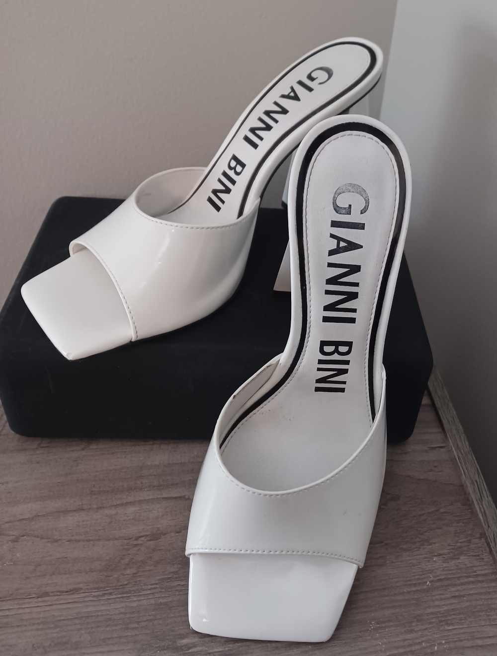 Gianni Bini Square Toe Slip On Heels Caylor White Sz 7.5